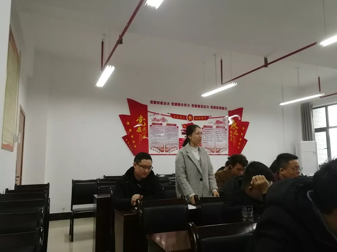 图为 学生讲话